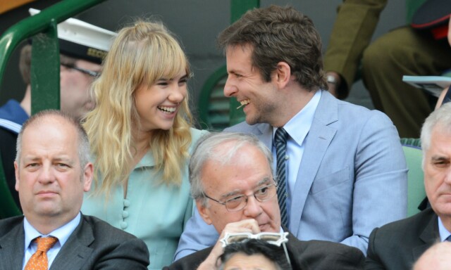 TURTELDUER: Det er ingen tvil om at Bradley Cooper og Suki Waterhouse så svært forelsket ut da de ble avbildet i 2013. Foto: NTB Scanpix TURTELDUER: Det er ingen tvil om at Bradley Cooper og Suki Waterhouse så svært forelsket ut da de ble avbildet i 2013. Foto: NTB Scanpix